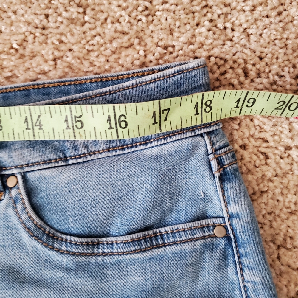 High Rise Basic Shorts - Picture 7 of 8